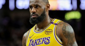 NBA焦点战：雄鹿强势反击，字母哥米德尔顿闪耀，欧文率骑士挑战未果