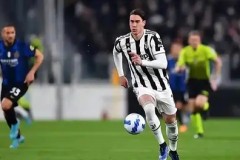 金球奖盛典：登贝莱逆袭夺冠，恩里克荣膺特别荣誉，奖项评选引热议